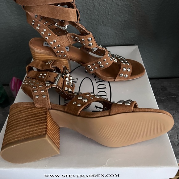 Brand new Steve Madden “Double E” block heel sandals - Picture 5 of 5